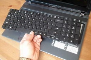 Thay bàn phím laptop quận 3