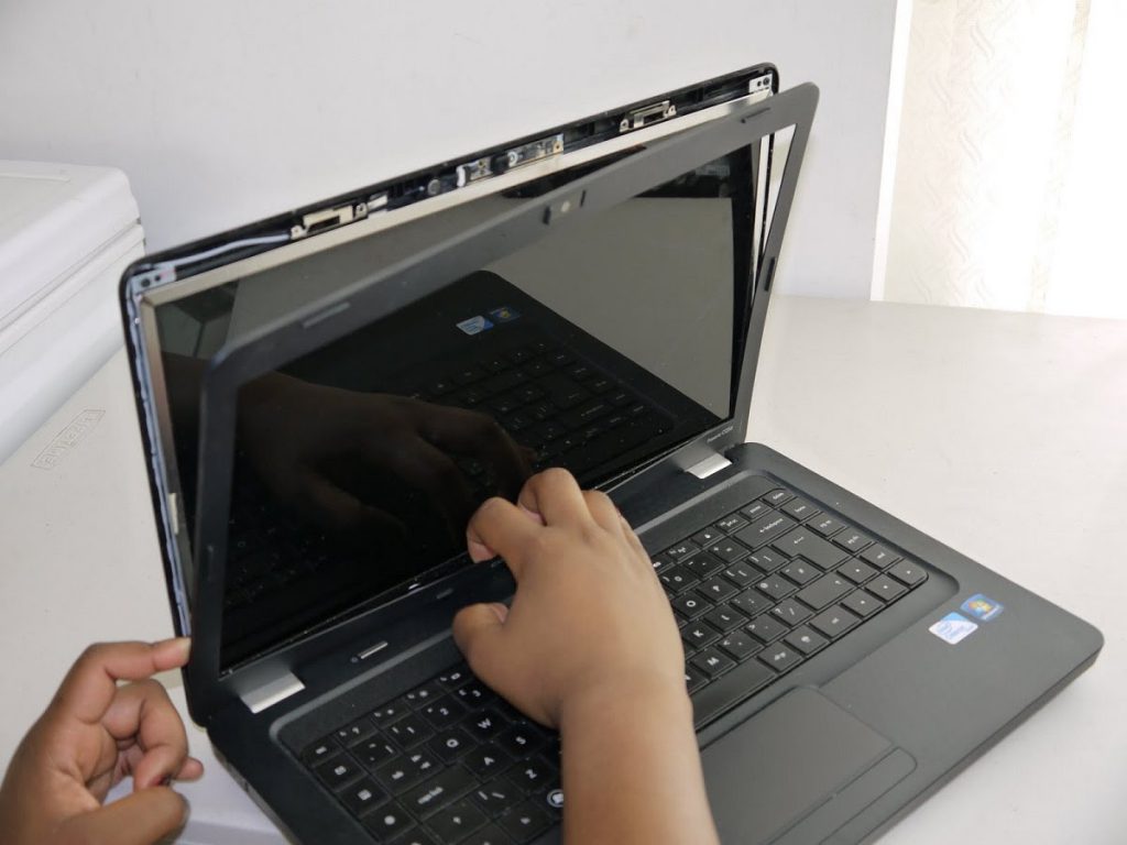 Thay màn hình laptop acer 14