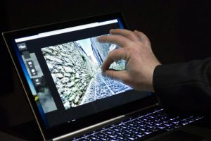 Thay màn hình laptop cảm ứng