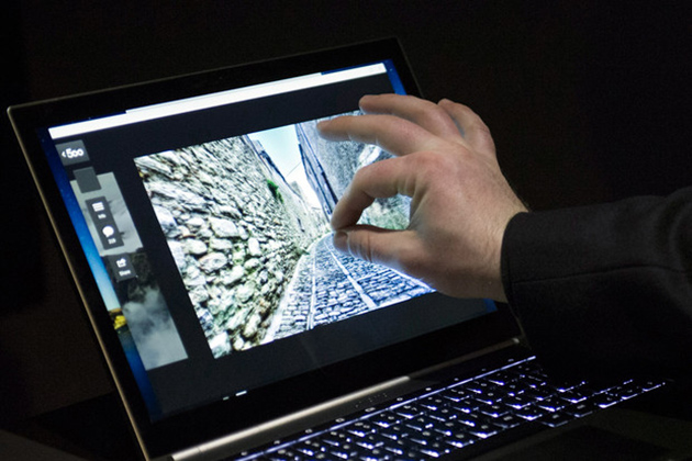 Thay màn hình laptop cảm ứng