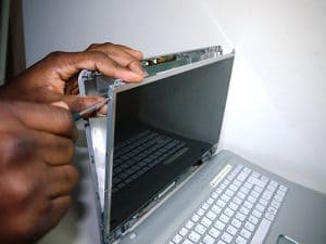 Thay màn hình laptop đường chấn hưng
