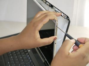 Thay màn hình laptop đường lê hồng phong