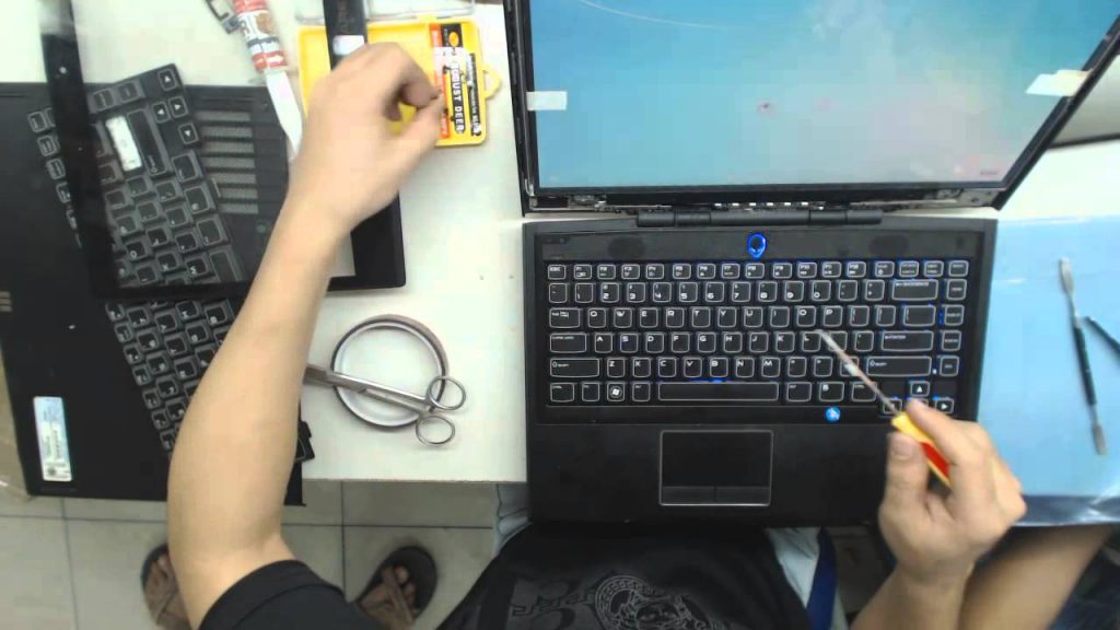 Thay màn hình laptop đường lý thái tổ