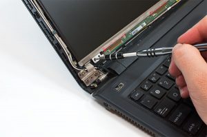Thay màn hình laptop đường nguyễn huệ