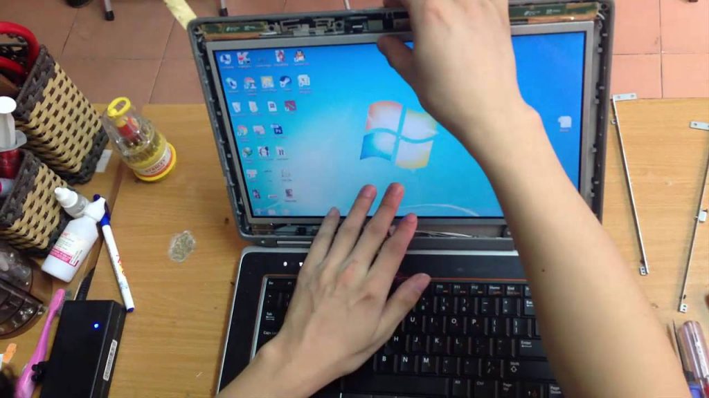 Thay màn hình laptop đường phạm văn hai