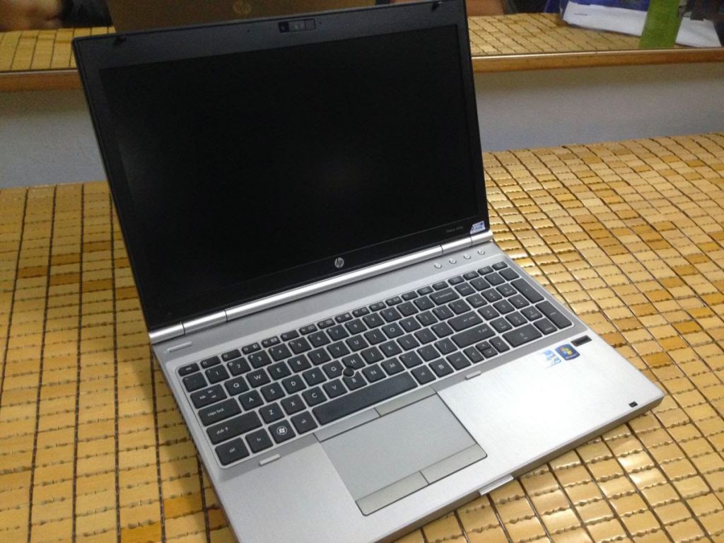 Thay màn hình laptop hp 8560p