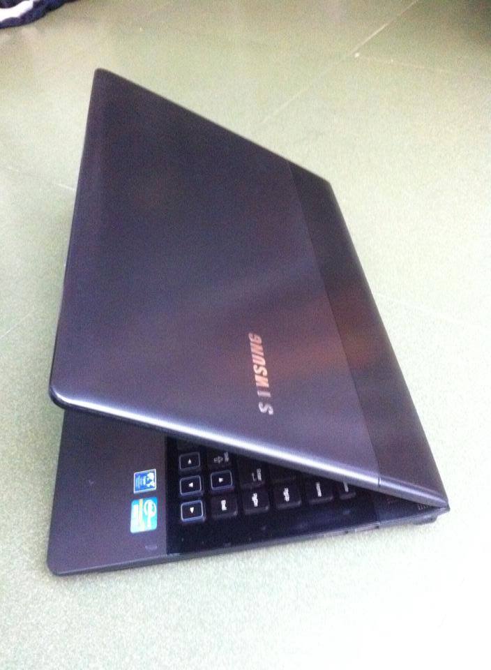 Thay màn hình laptop samsung 300e4z