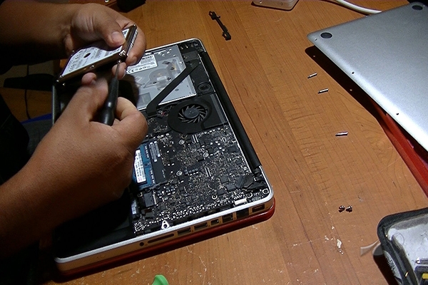 Thay ổ cứng laptop đường ba tháng hai