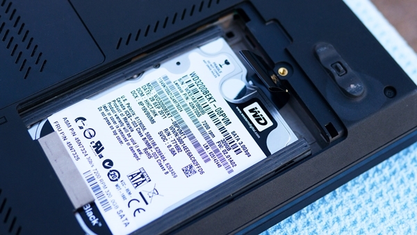 Thay ổ cứng laptop đường lê văn sỹ