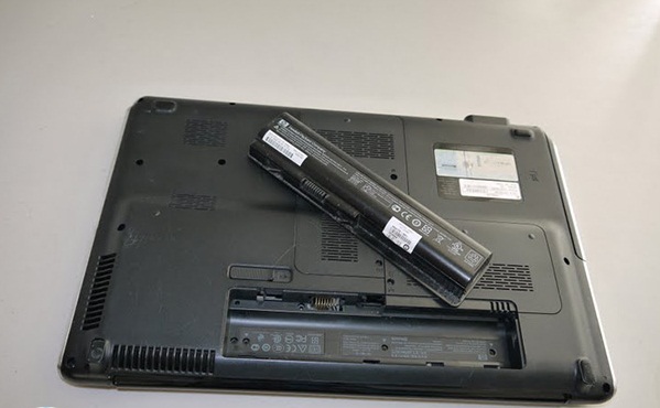 Thay pin laptop đường Hoàng Sa