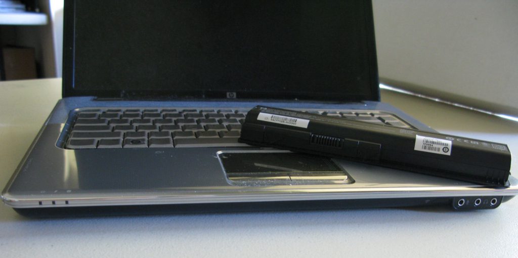 Thay pin laptop đường Trần Văn ĐAng