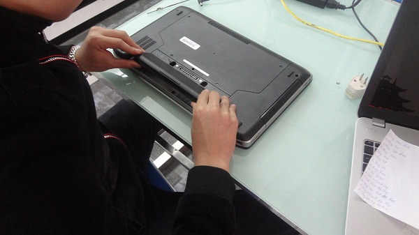 Thay pin laptop quận 5