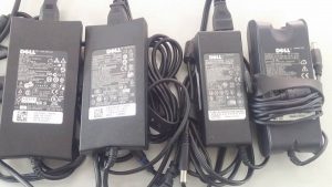 Thay sạc laptop đường cách mạng tháng tám