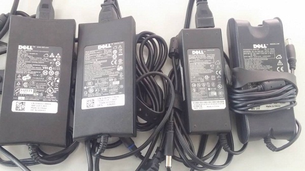 Thay sạc laptop đường cách mạng tháng tám