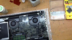 Sửa macbook đường ba tháng hai