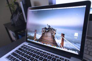Thay màn hình macbook đường lý thái tổ