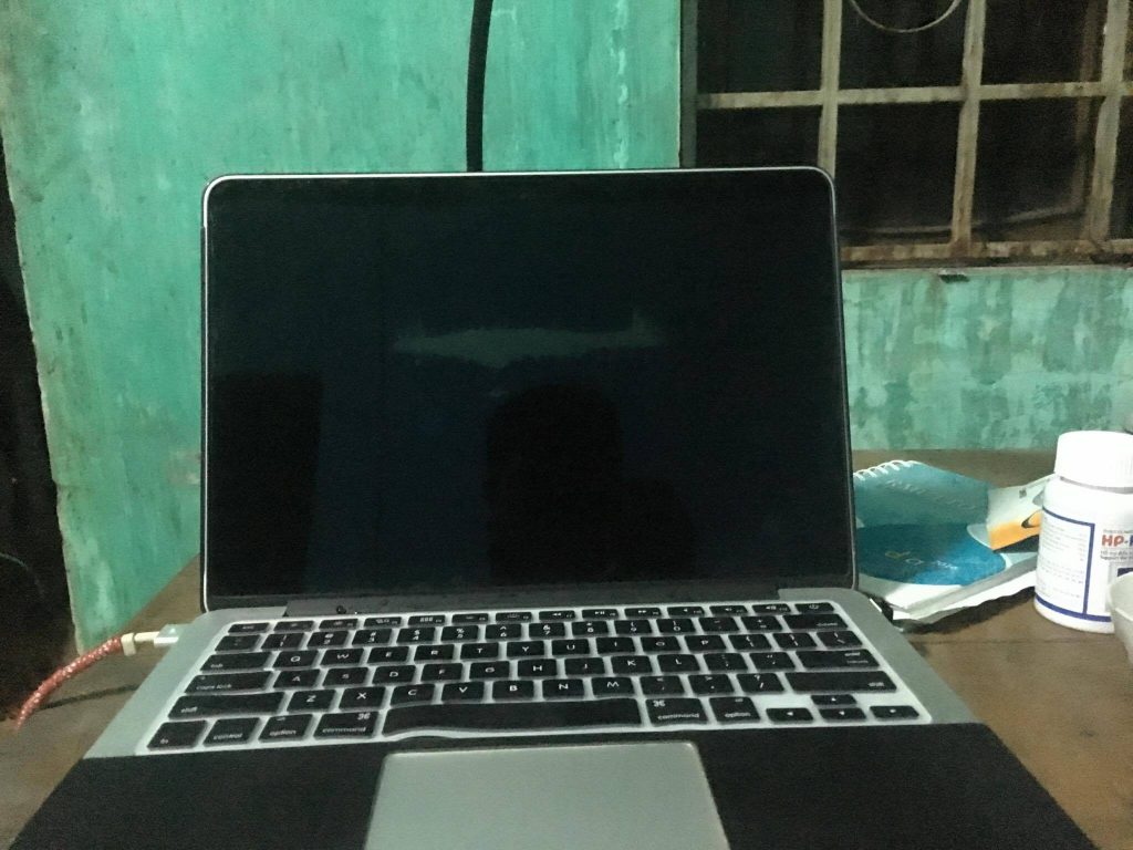 Thay màn hình macbook đường trương định
