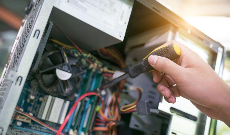 Nên tự sửa hay thuê dịch vụ sửa máy tính tại nhà?